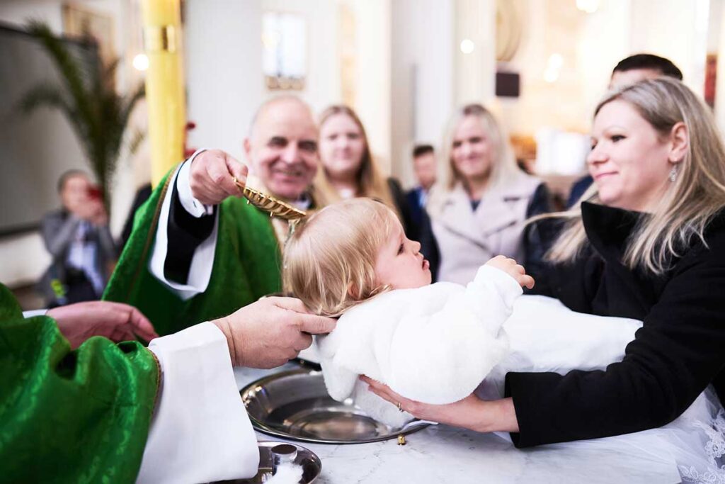 Fotografia chrztu 21 zdjęcia z chrztu w niepołomicach