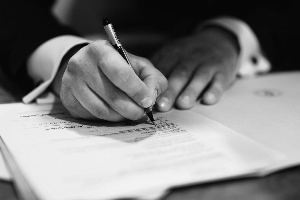 podpisywanie dokumentów ślubnych